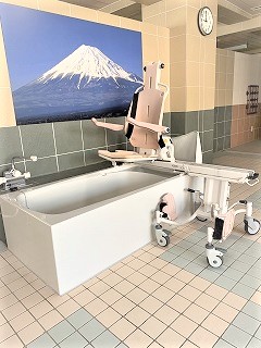 電動リフト付きシャワーキャリー